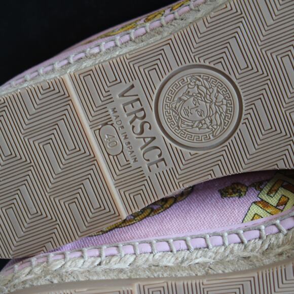New Versace Pink & Gold Chain Graphic-Print Canvas Slip-On Espadrilles - Picture 12 of 14